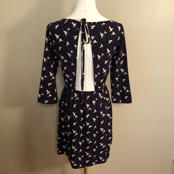 Everly Black/Ivory Bird Print Dress With Tie Back & Cutout 3/4 Sleeves Size S - Picture 2 of 9